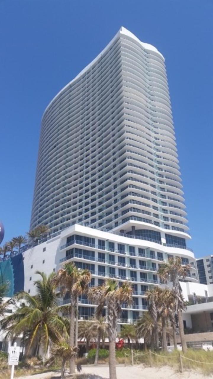 Contemporary Beach Resort Condos 데이니아 비치 외부 사진