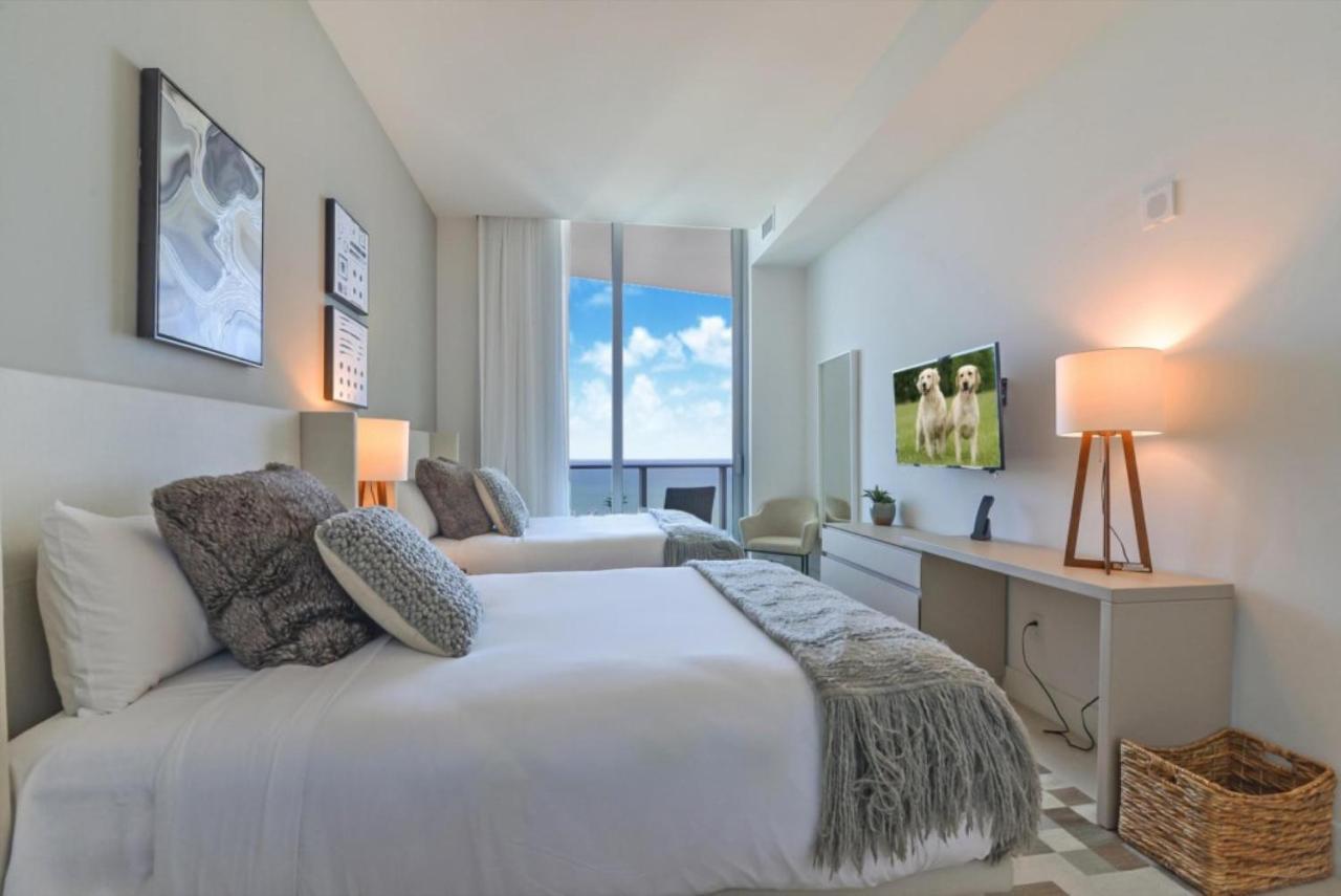 Contemporary Beach Resort Condos 데이니아 비치 외부 사진